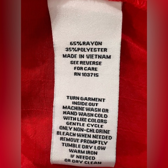 Nanett Lepore red blouse three lined buttons shortbell sleeves Vneck Sz M NWT - Picture 11 of 11